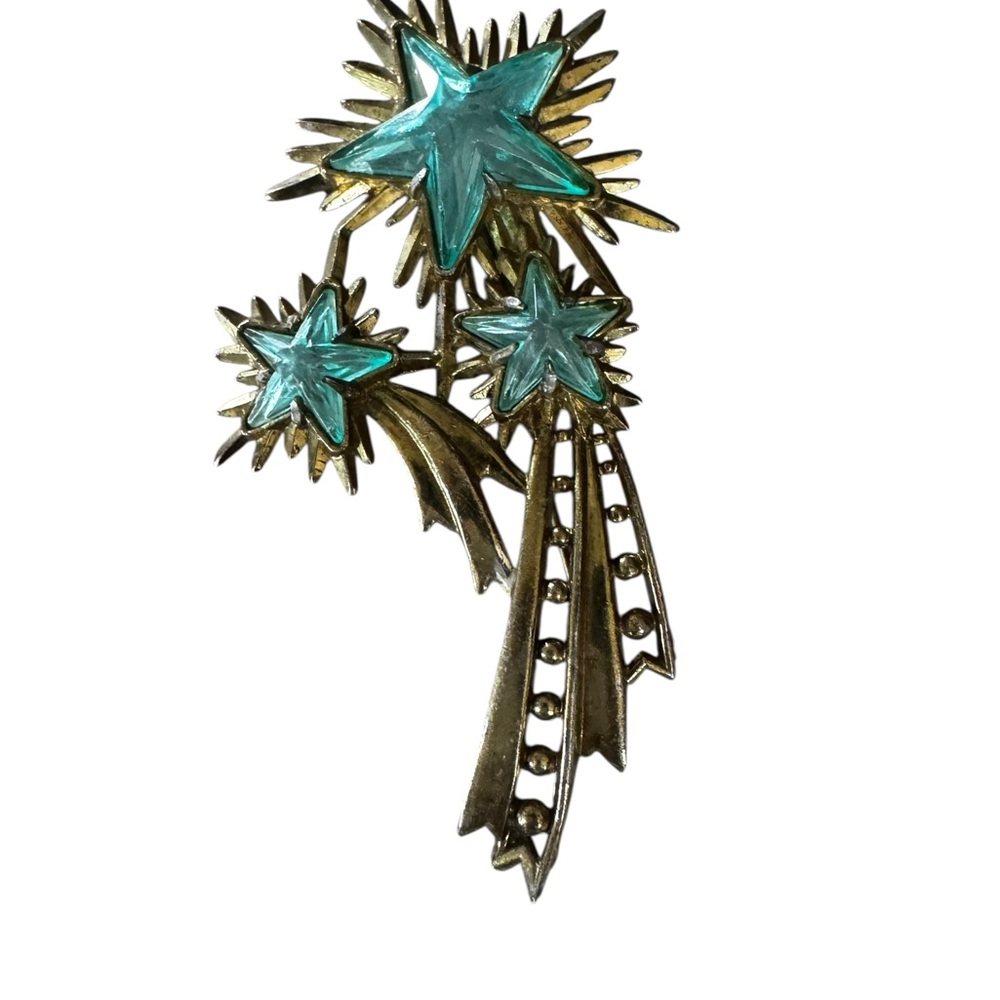 This is a teal blue shooting star, rhinestone brooch vintage absolutely stunning